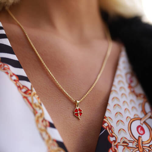 By Golden House - Kırmızı Mineli Yonca Kolye (1)