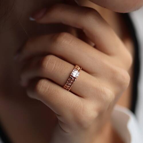 By Golden House - Line Baget Pırlanta Yüzük