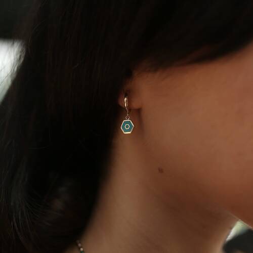 By Golden House - Mineli Altıgen Sallantılı Küpe (1)