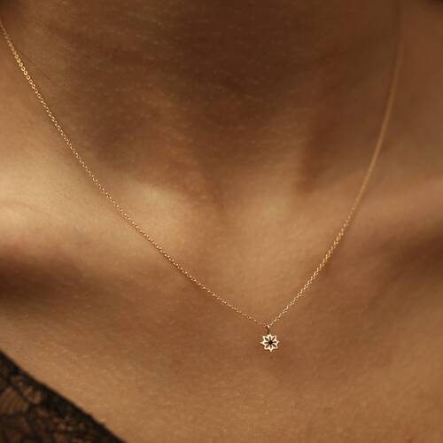 By Golden House - Minimal Çiçek Kolye