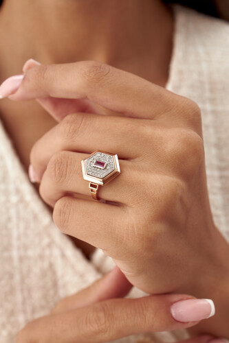 By Golden House - Moreno Altıgen Baget Pırlanta Yüzük By Golden House - Moreno Altıgen Baget Pırlanta Yüzük