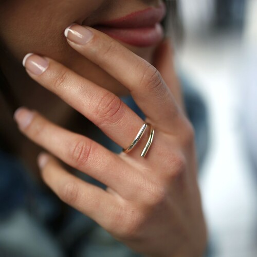 By Golden House - Paralel Çubuk Yüzük By Golden House - Paralel Çubuk Yüzük