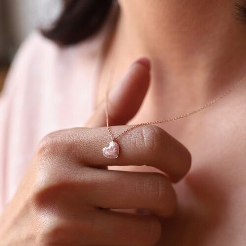 By Golden House - Pembe Mineli Kalp Kolye By Golden House - Pembe Mineli Kalp Kolye