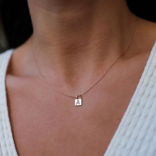 By Golden House - Pırlanta Harfli Kilit Kolye