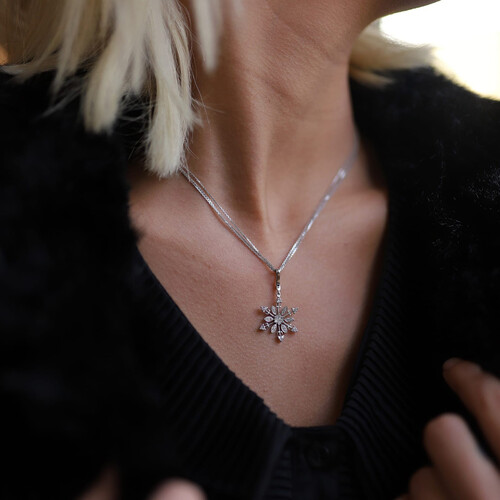 By Golden House - Pırlanta Kar Tanesi Kolye