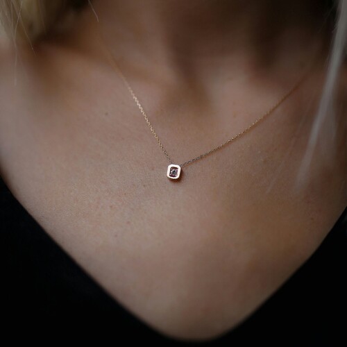 By Golden House - Pırlanta Kare Tektaş Kolye