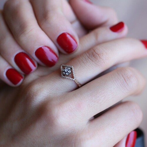 By Golden House - Pırlanta Karo Gül Yüzük (1) By Golden House - Pırlanta Karo Gül Yüzük (1)