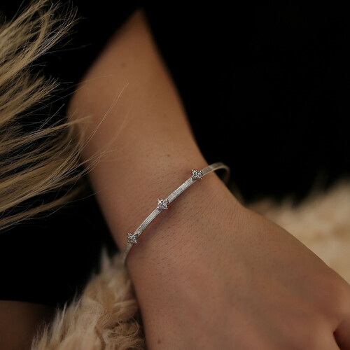 By Golden House - Pırlanta Karo Kemer Bilezik (1) By Golden House - Pırlanta Karo Kemer Bilezik (1)