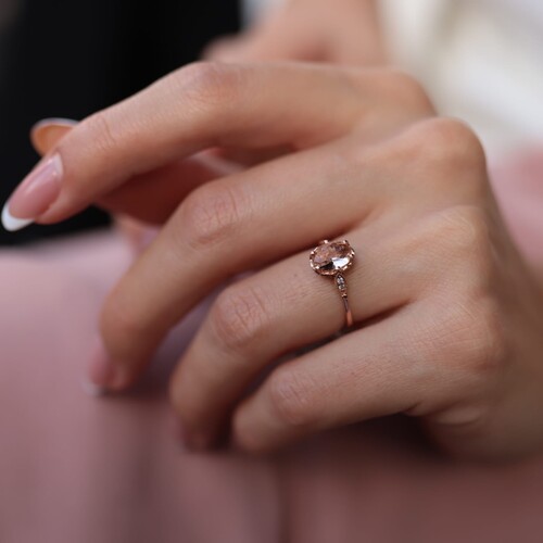 By Golden House - Pırlanta Morganit Taşlı Yüzük By Golden House - Pırlanta Morganit Taşlı Yüzük