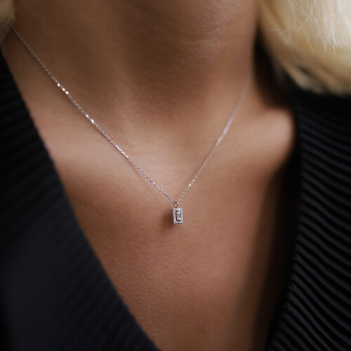 By Golden House - Pırlanta Tek Baget Kolye