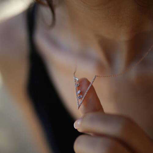 By Golden House - Pırlanta ve Baget V Kolye (1)