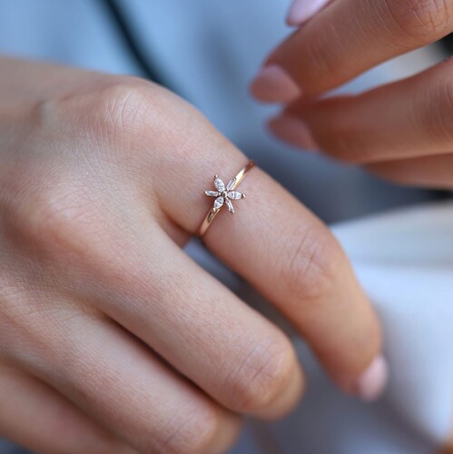 By Golden House - Pırlanta Yıldız Baget Yüzük By Golden House - Pırlanta Yıldız Baget Yüzük