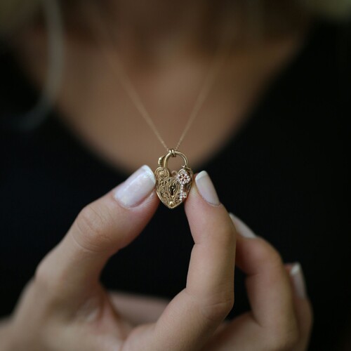 By Golden House - Pırlantalı Anahtar ve Kalp Kilit Kolye