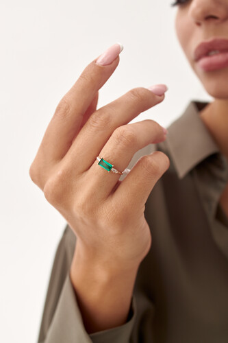 By Golden House - Quartz Yeşil Baget Pırlanta Yüzük (1) By Golden House - Quartz Yeşil Baget Pırlanta Yüzük (1)