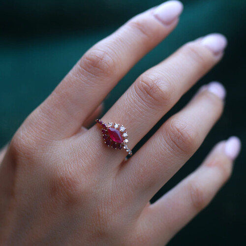 By Golden House - Ruby Kirpik Pırlanta Yüzük By Golden House - Ruby Kirpik Pırlanta Yüzük