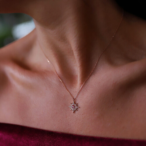 By Golden House - Ruby Kutup Yıldızı Kolye By Golden House - Ruby Kutup Yıldızı Kolye