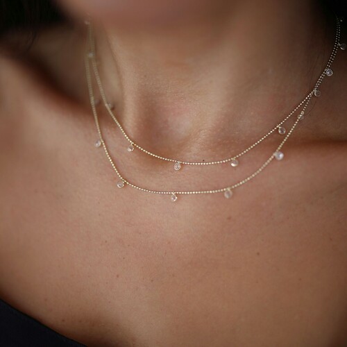 By Golden House - Sallantılı Tohum Taşlı Kolye By Golden House - Sallantılı Tohum Taşlı Kolye