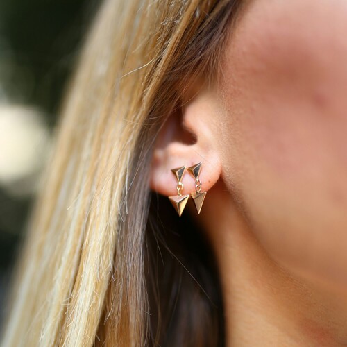 By Golden House - Sallantılı Üçgen Piramit Küpe (1) By Golden House - Sallantılı Üçgen Piramit Küpe (1)