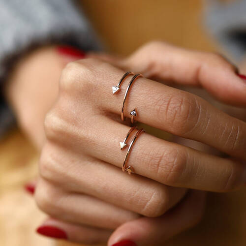 By Golden House - Sarmal Üçgen Yüzük By Golden House - Sarmal Üçgen Yüzük