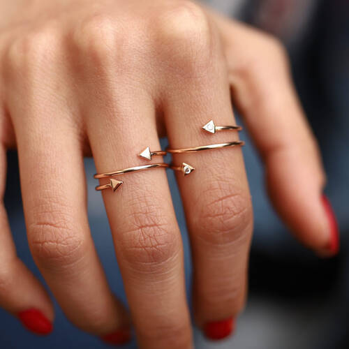 By Golden House - Sarmal Üçgen Yüzük (1) By Golden House - Sarmal Üçgen Yüzük (1)