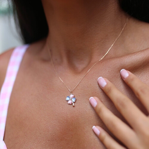 By Golden House - Sedef Taşlı Yonca Kolye By Golden House - Sedef Taşlı Yonca Kolye