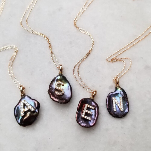 By Golden House - Siyah İnci Harf Kolye (1) By Golden House - Siyah İnci Harf Kolye (1)