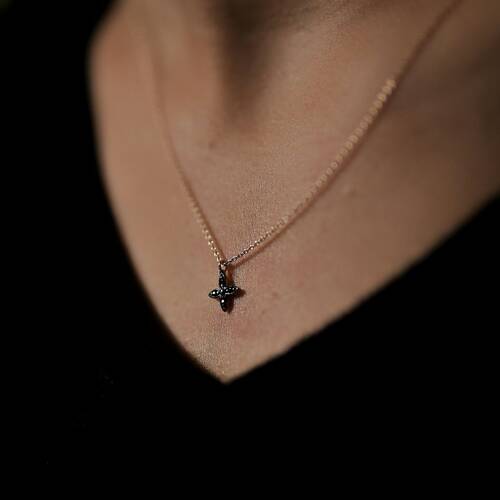 By Golden House - Siyah Minimal Kutup Kolye