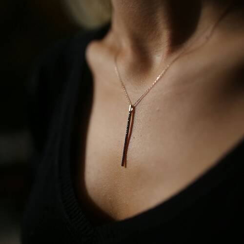 By Golden House - Siyah Taşlı Çubuk Kolye