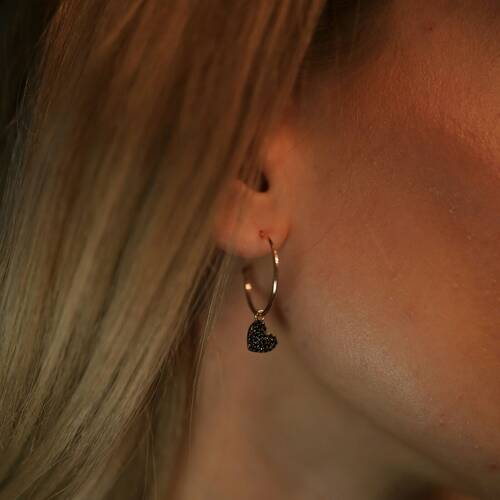 By Golden House - Siyah Taşlı Kalp Küpe (1)