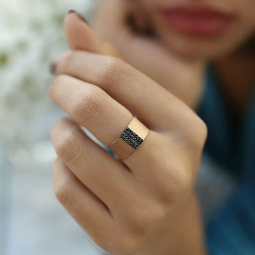 By Golden House - Siyah Taşlı Mat Kemer Yüzük