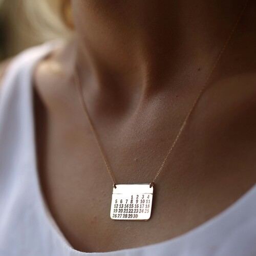 By Golden House - Takvim Kolye By Golden House - Takvim Kolye