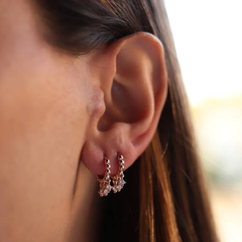 By Golden House - Taş Sallantılı Topik Küpe