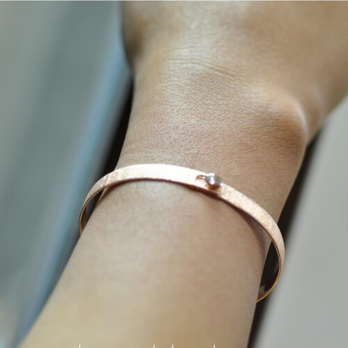 By Golden House - Tasarım Mat Kelepçe Bilezik By Golden House - Tasarım Mat Kelepçe Bilezik