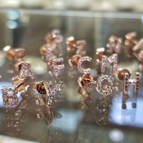 By Golden House - Taşlı Harf Küpe