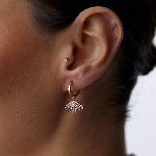 By Golden House - Taşlı Kirpik Göz Sallantılı Küpe