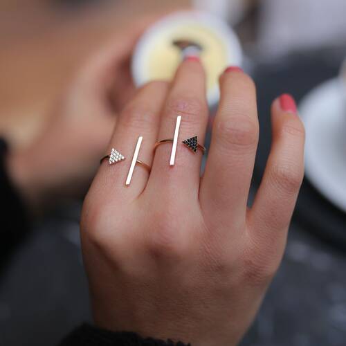 By Golden House - Taşlı Üçgen ve Çubuk Yüzük