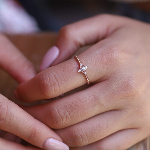 By Golden House - Topikal Baget Pırlanta Yüzük By Golden House - Topikal Baget Pırlanta Yüzük