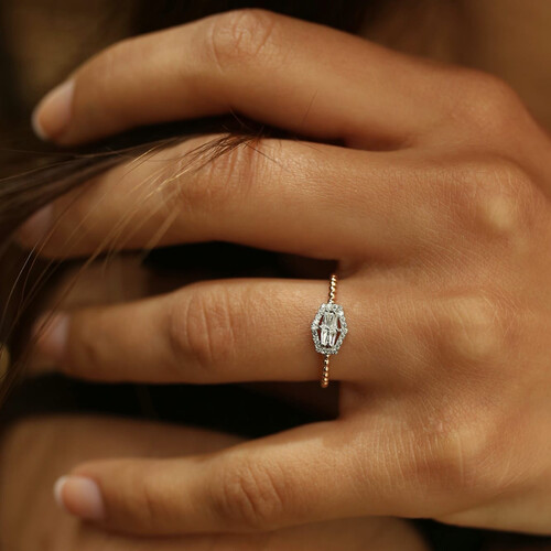 By Golden House - Trapez Baget Pırlanta Yüzük By Golden House - Trapez Baget Pırlanta Yüzük