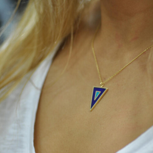 By Golden House - Turkuaz Mine İçiçe Üçgen Kolye By Golden House - Turkuaz Mine İçiçe Üçgen Kolye
