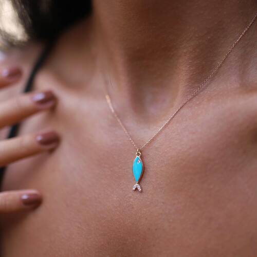 By Golden House - Turkuaz Mineli Balık Kolye