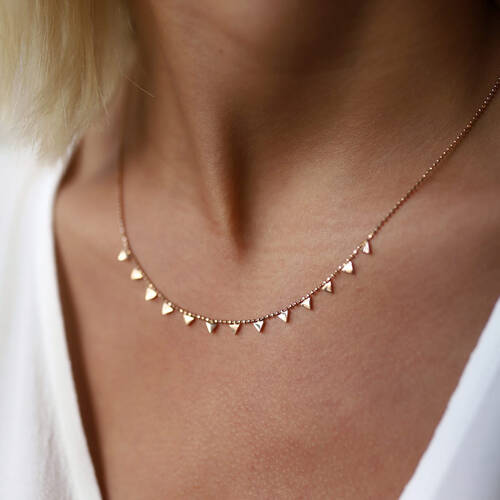 By Golden House - Üçgen Saçak Kolye