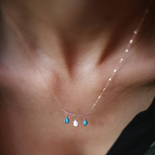 By Golden House - Üçlü Opal Taş Kolye