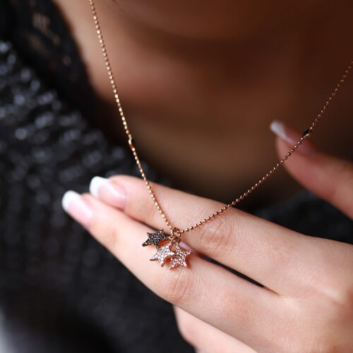 By Golden House - Üçlü Yıldız Kolye