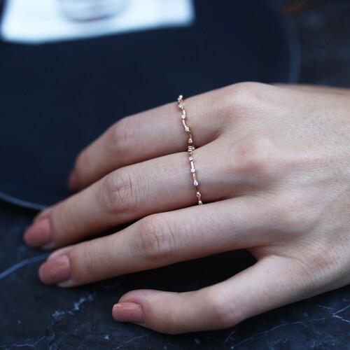 By Golden House - Yarım Tur Taşlı Yüzük