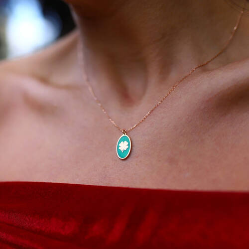 By Golden House - Yeşil Yonca Kolye (1)