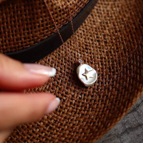 By Golden House - Yıldız Sedef Kolye