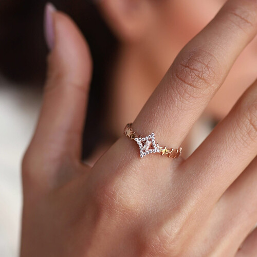 By Golden House - Yıldızlı Karo Baget Yüzük (1) By Golden House - Yıldızlı Karo Baget Yüzük (1)