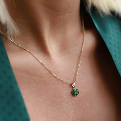 By Golden House - Zümrüt Çiçek Kolye