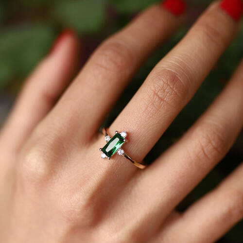 By Golden House - Zümrüt Rengi Baget Yüzük