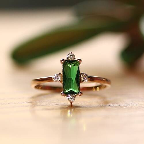 By Golden House - Zümrüt Rengi Baget Yüzük (1)